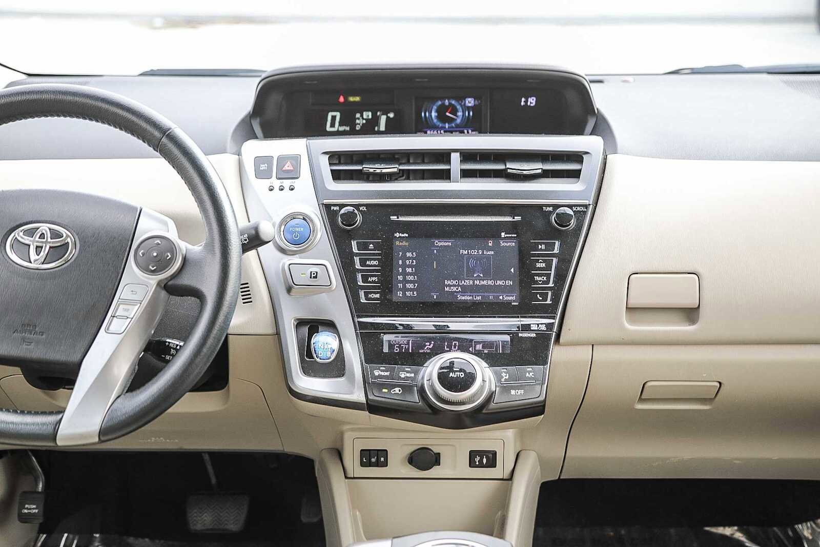 Thumbnail: 2015 Toyota Prius v - 13
