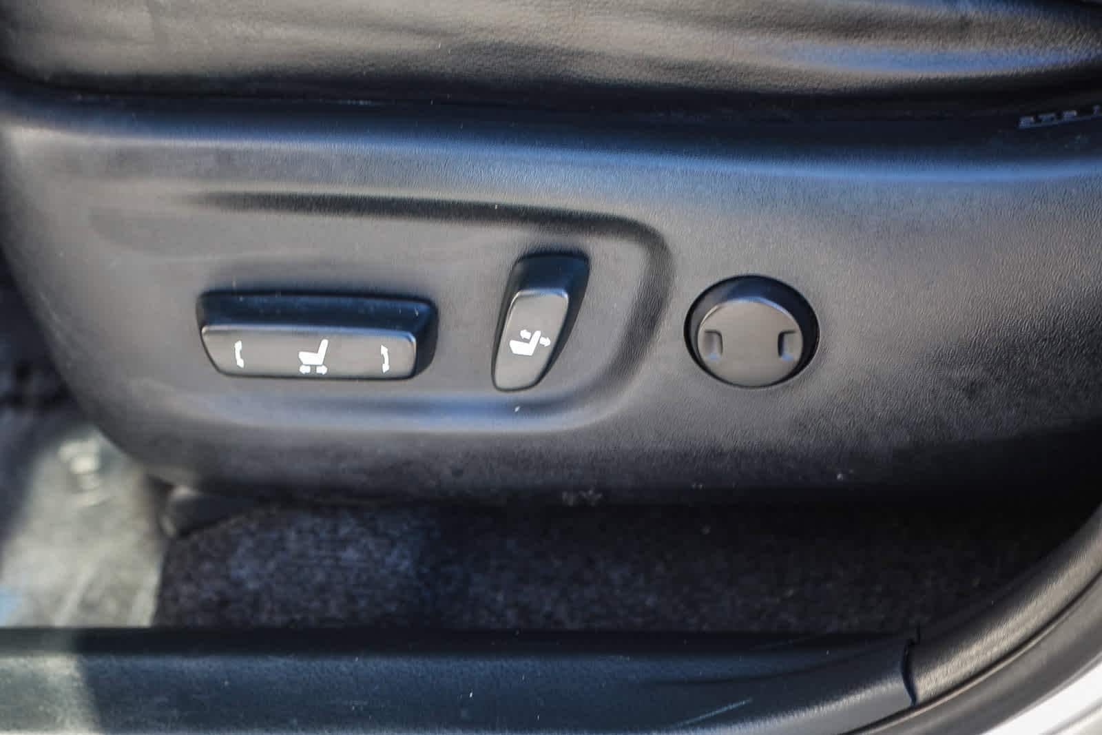 Thumbnail: 2013 Toyota RAV4 - 19