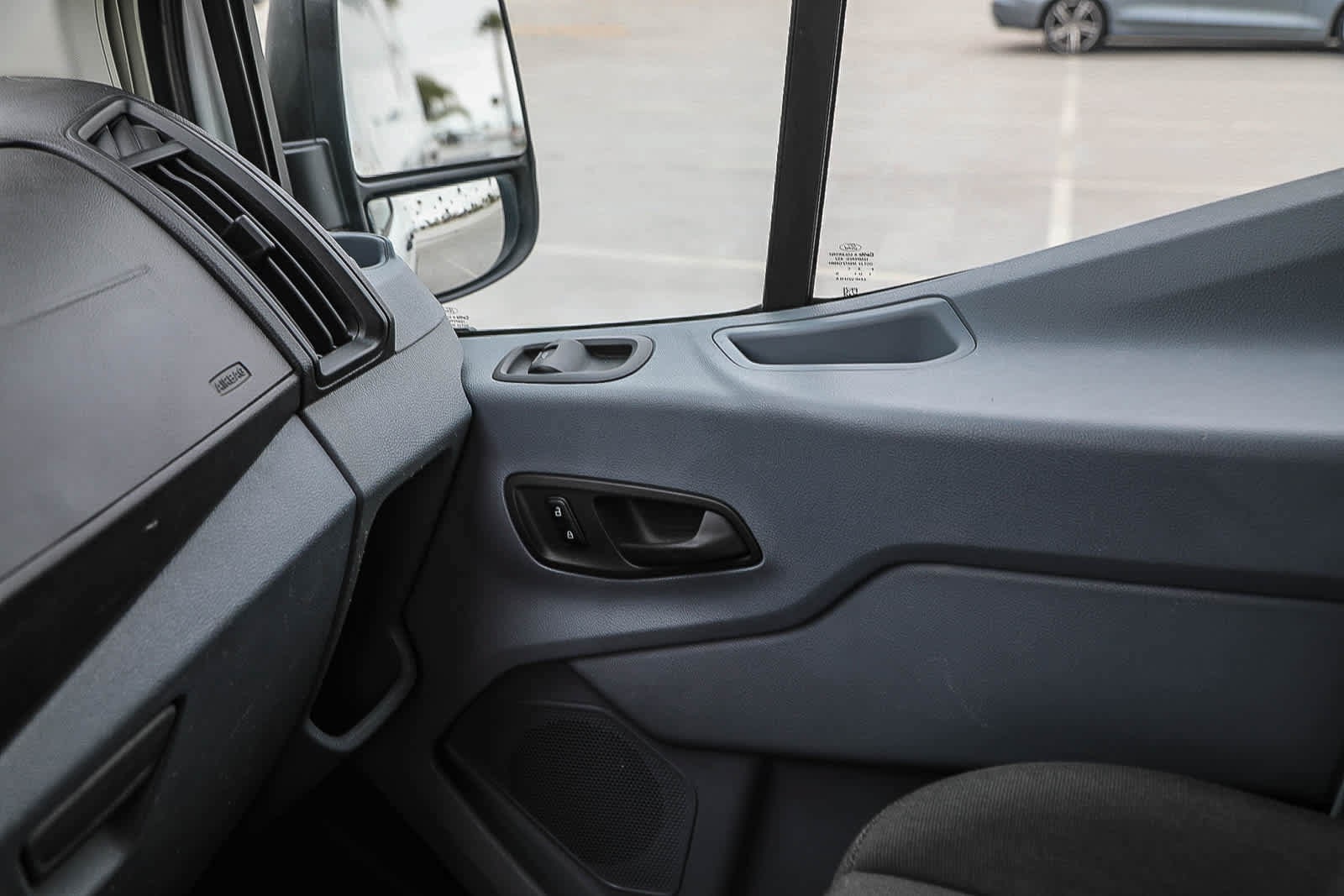 Thumbnail: 2015 Ford Transit Series - 17
