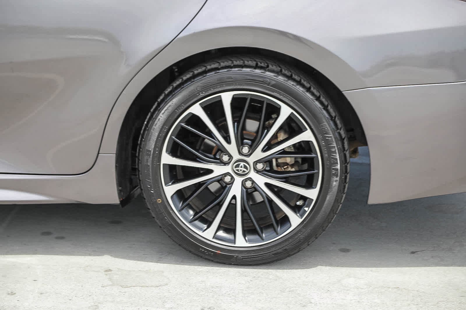 Thumbnail: 2019 Toyota Camry - 11