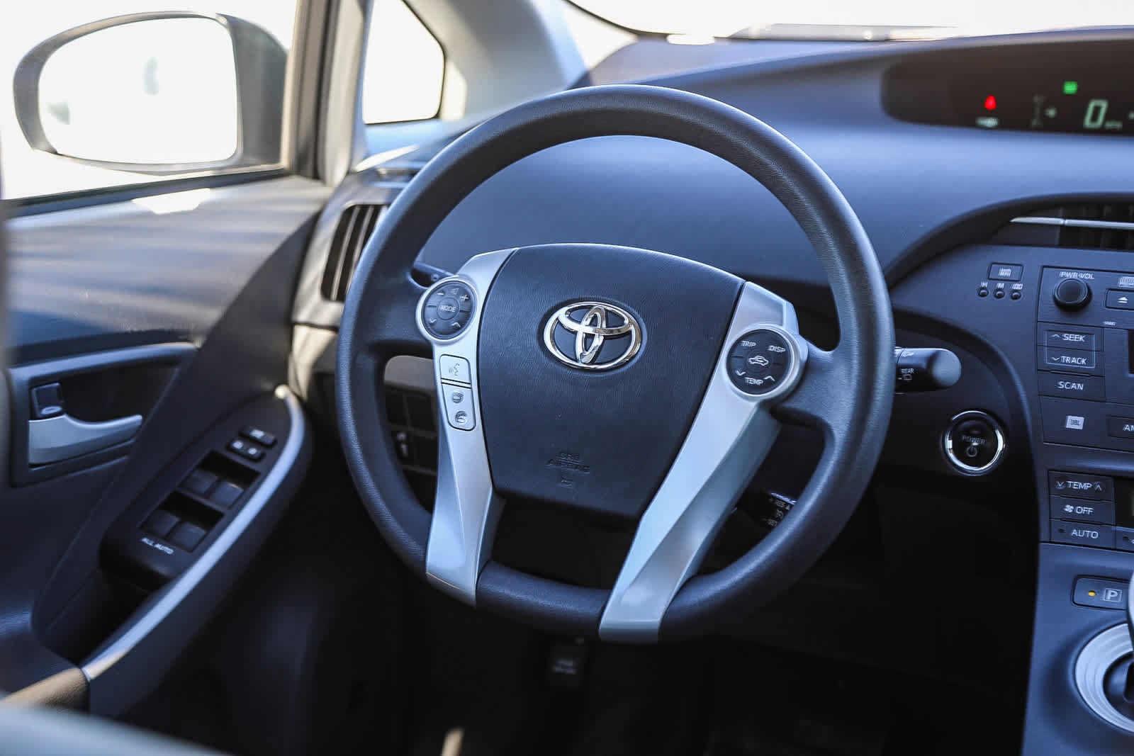 Thumbnail: 2011 Toyota Prius - 15