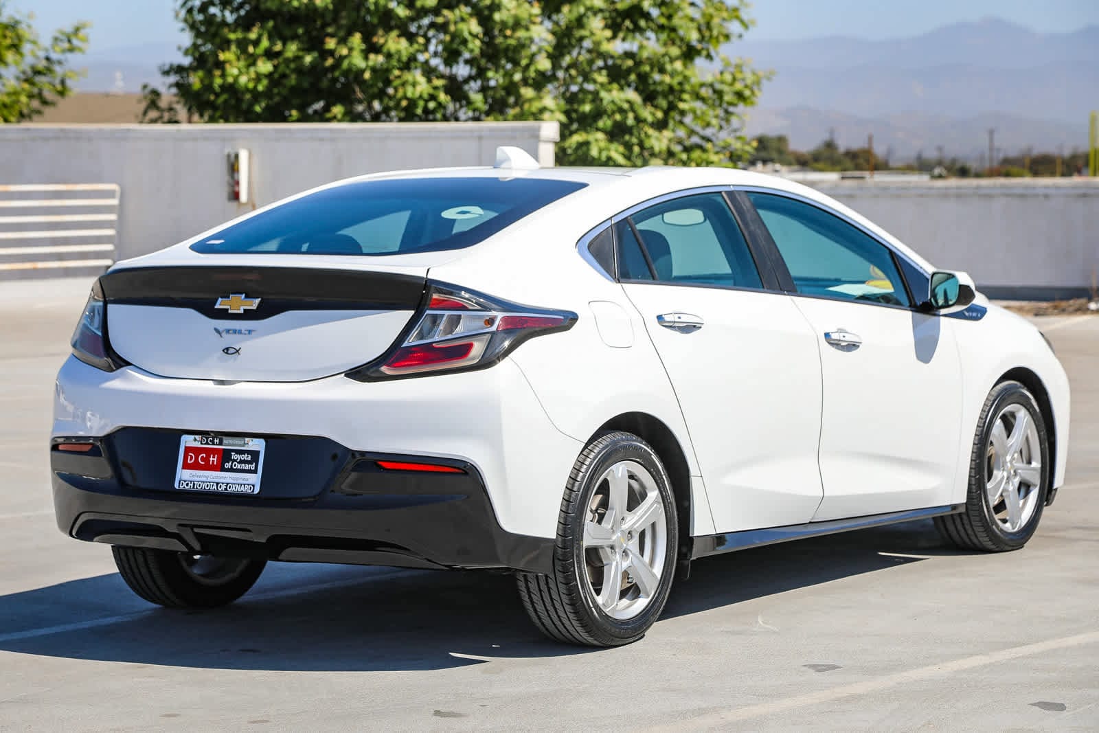 Thumbnail: 2017 Chevrolet Volt - 4