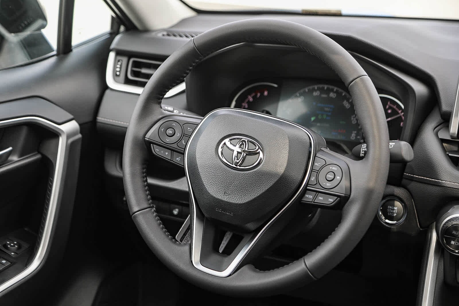 Thumbnail: 2025 Toyota RAV4 - 17