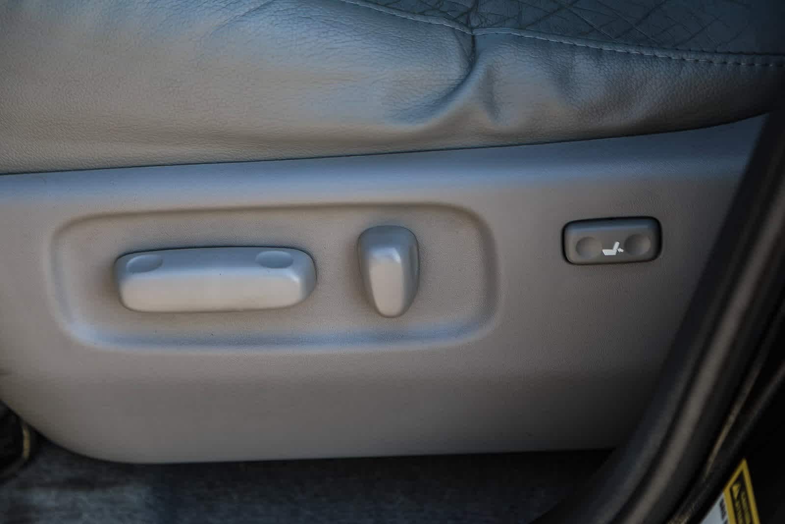 Thumbnail: 2011 Toyota RAV4 - 18