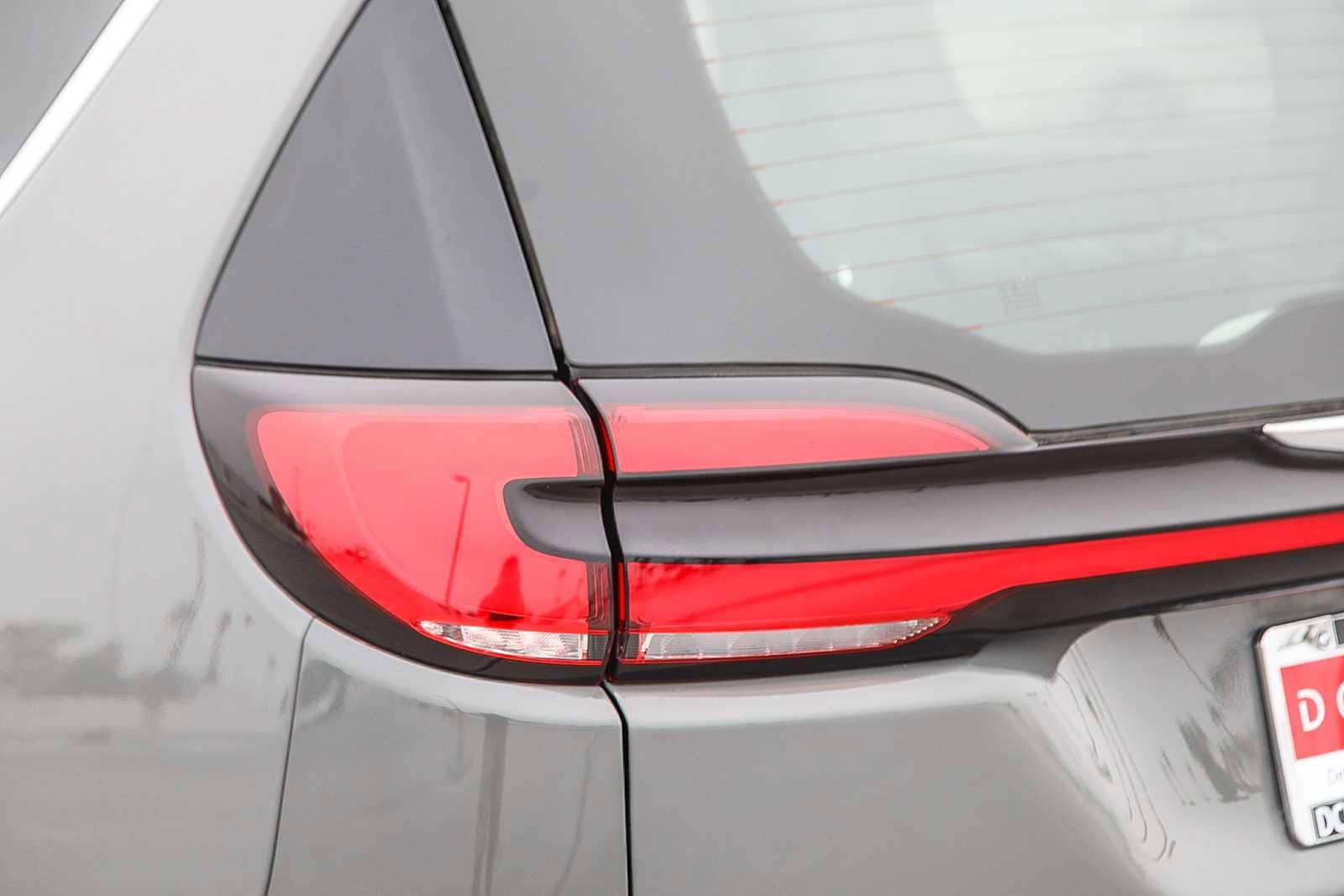 Thumbnail: 2022 Chrysler Pacifica - 9