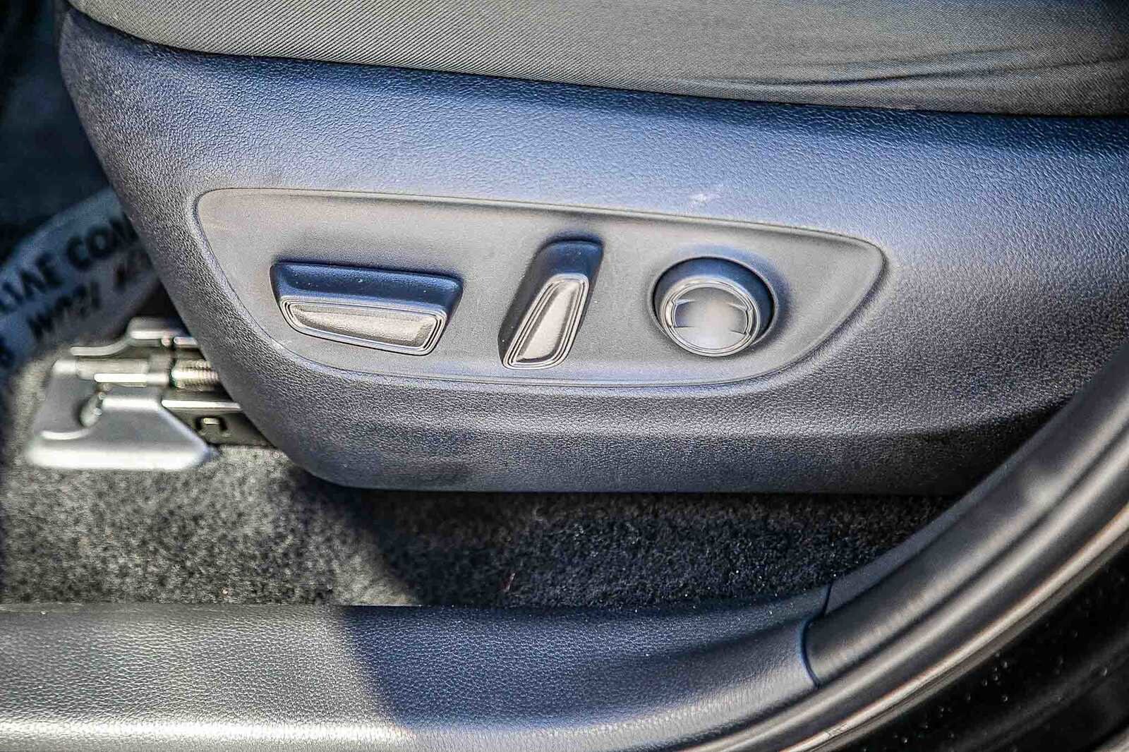 Thumbnail: 2025 Toyota RAV4 - 20