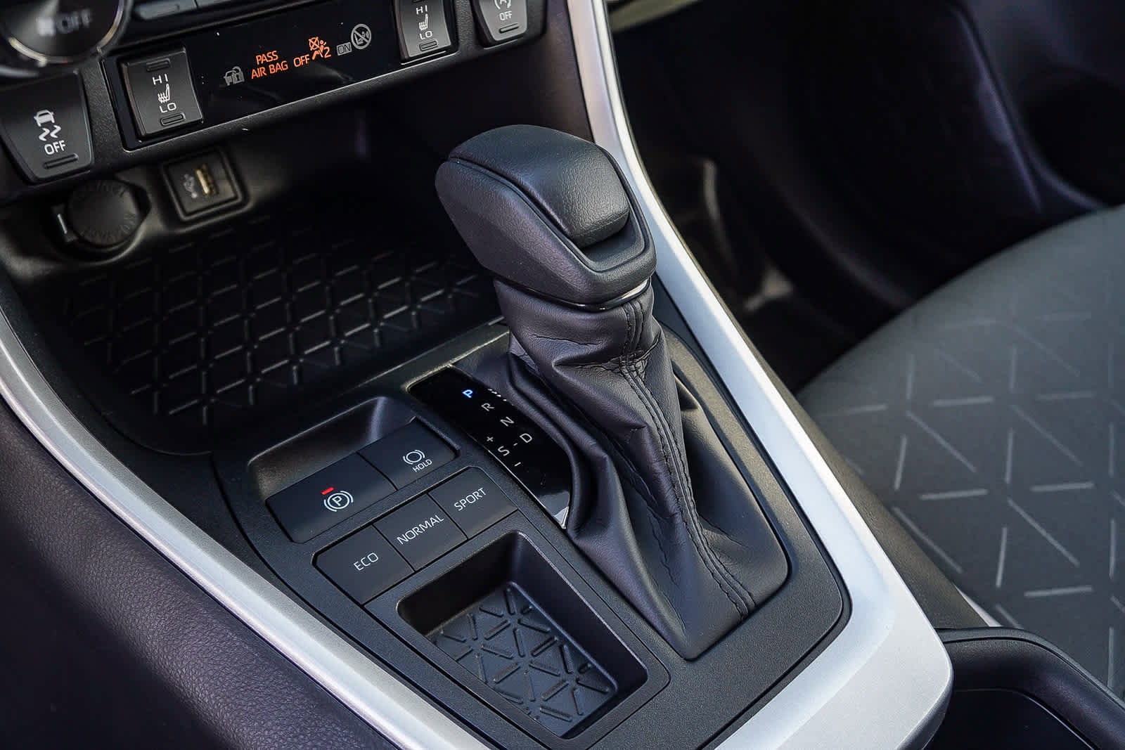 Thumbnail: 2025 Toyota RAV4 - 26