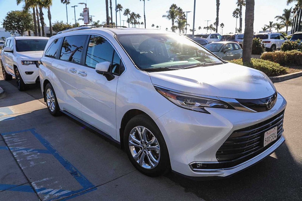 Certified 2022 Toyota Sienna Platinum 7 Passenger Van Passenger Van
