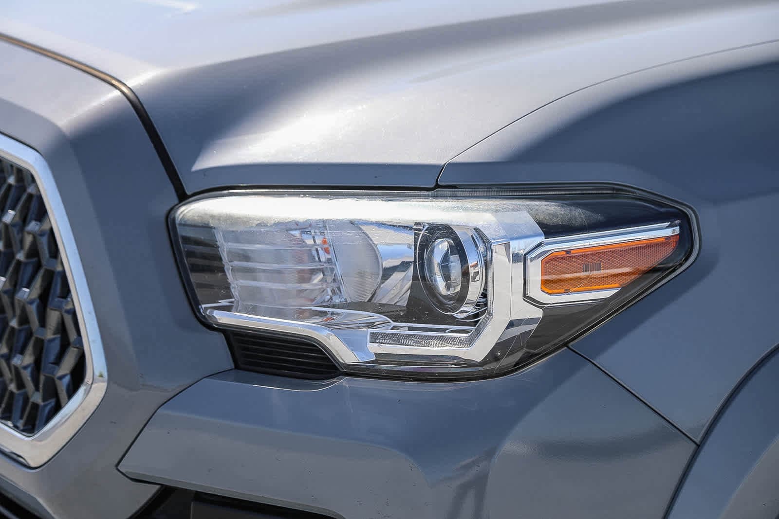 Thumbnail: 2019 Toyota Tacoma - 8