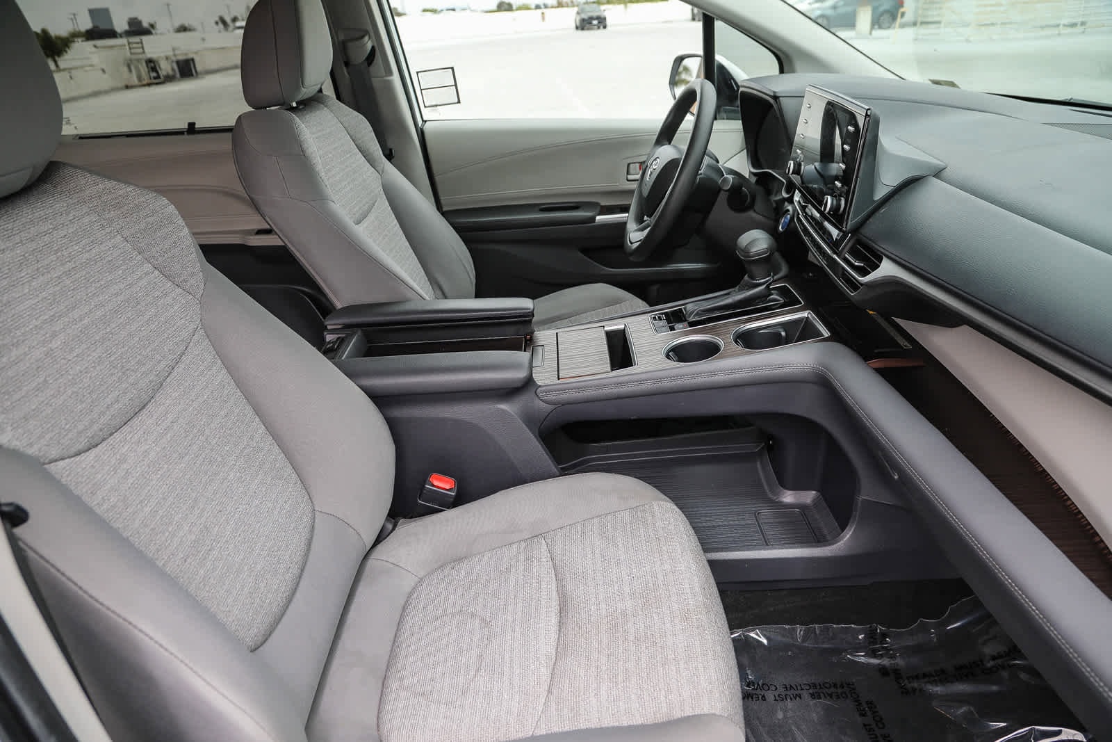 2021 Toyota Sienna LE 15