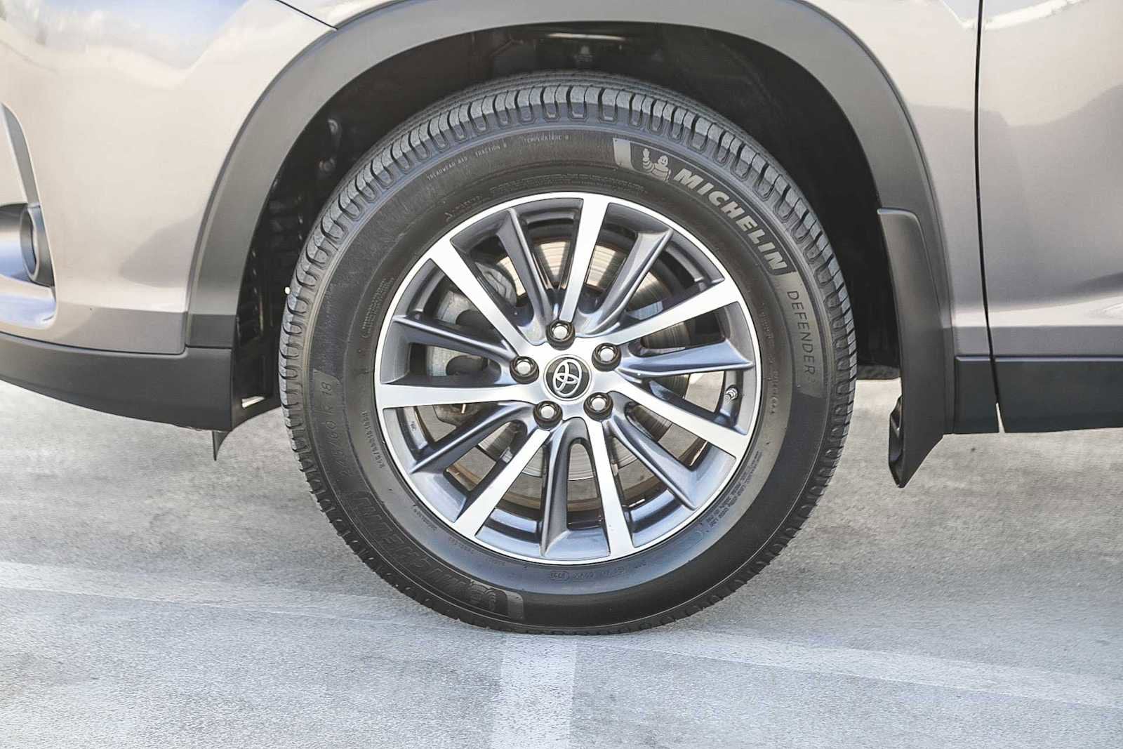 Thumbnail: 2019 Toyota Highlander - 8