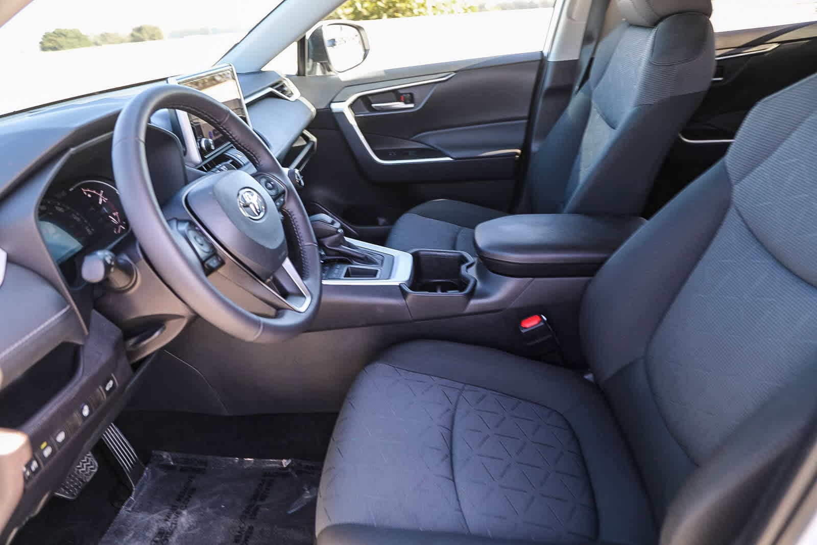 Thumbnail: 2025 Toyota RAV4 - 17