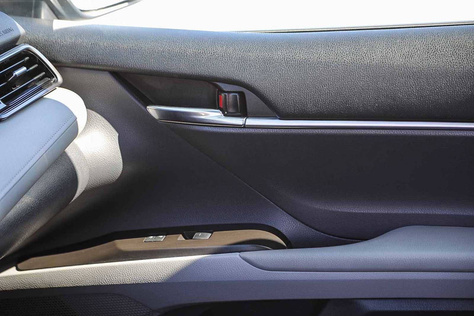 Thumbnail: 2023 Toyota Camry - 21