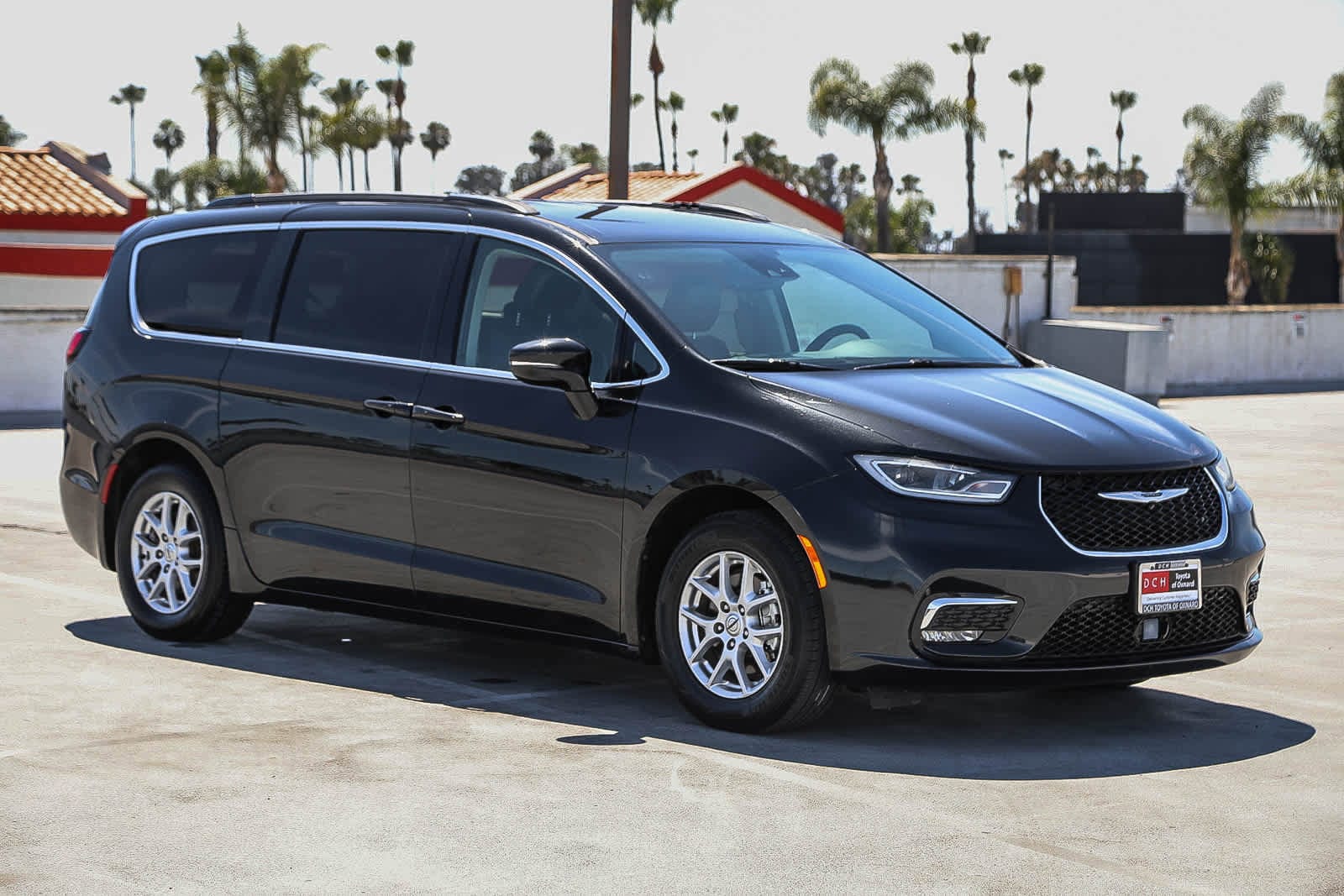 Thumbnail: 2022 Chrysler Pacifica - 4