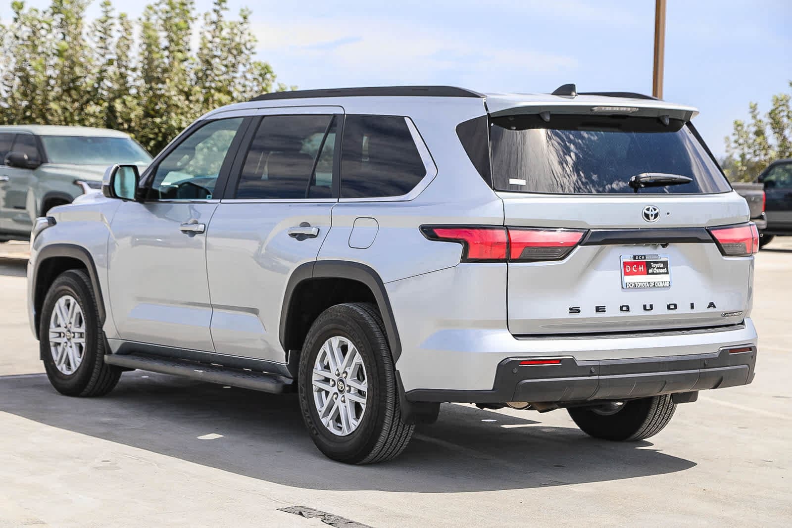 2025 Toyota Sequoia SR5 - Photo 7