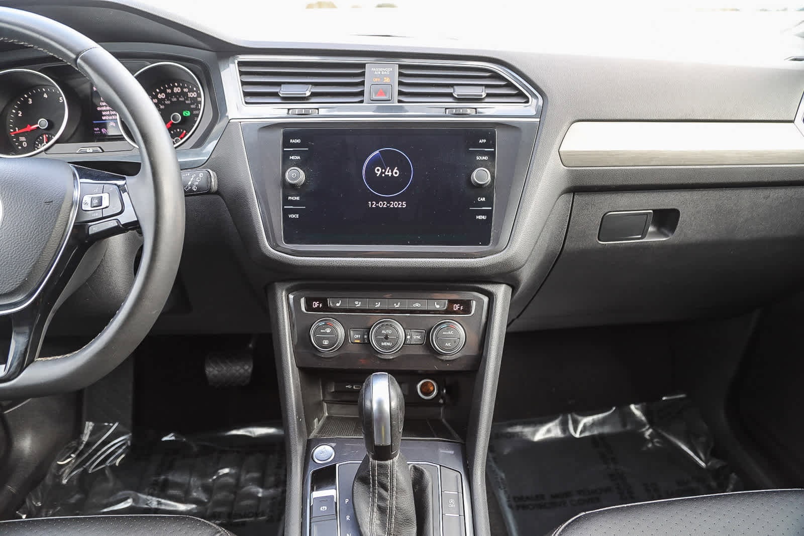 Thumbnail: 2021 Volkswagen Tiguan - 12