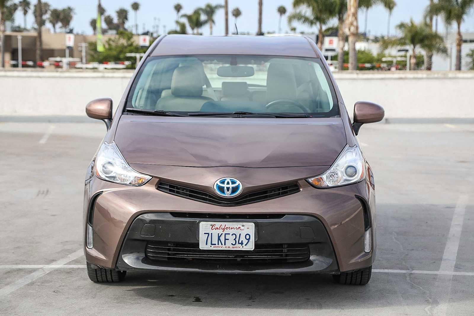 Thumbnail: 2015 Toyota Prius v - 3