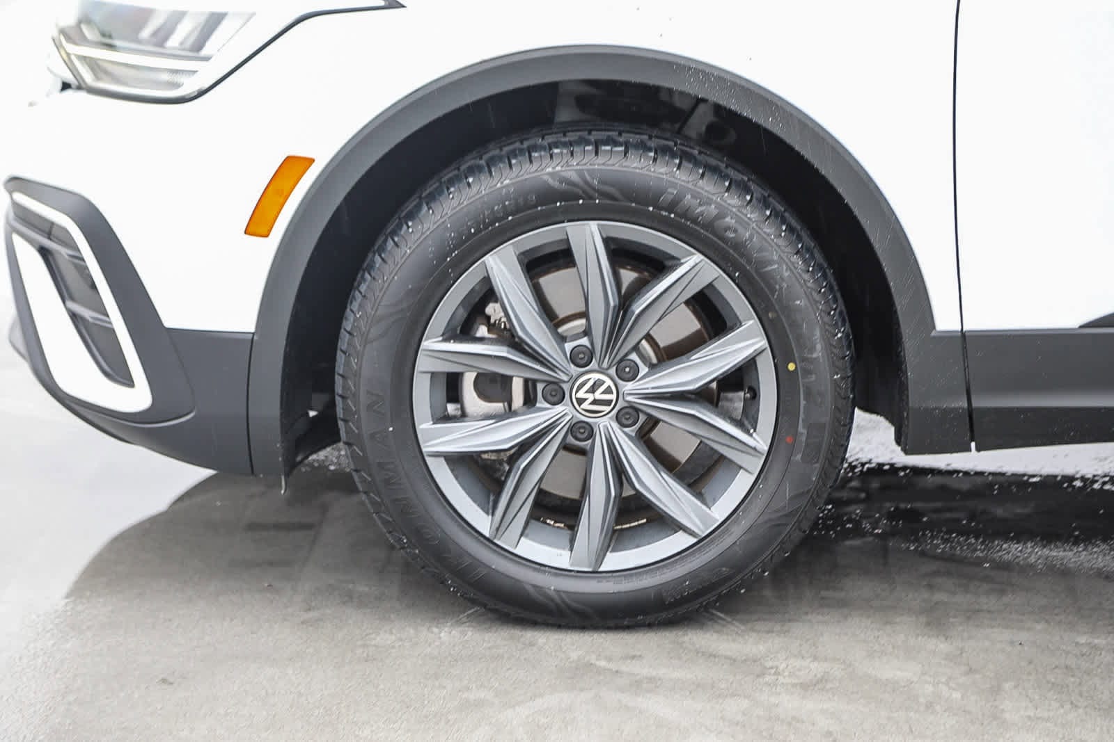 Thumbnail: 2022 Volkswagen Tiguan - 9