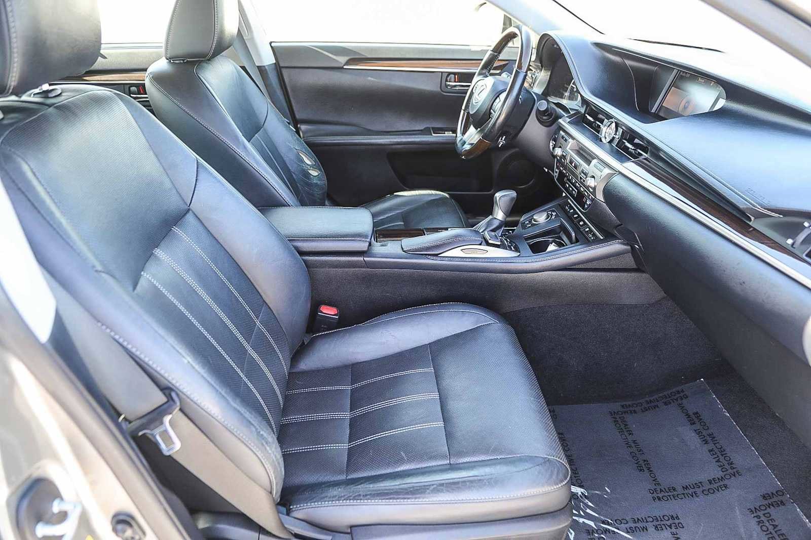 Thumbnail: 2016 Lexus ES - 16