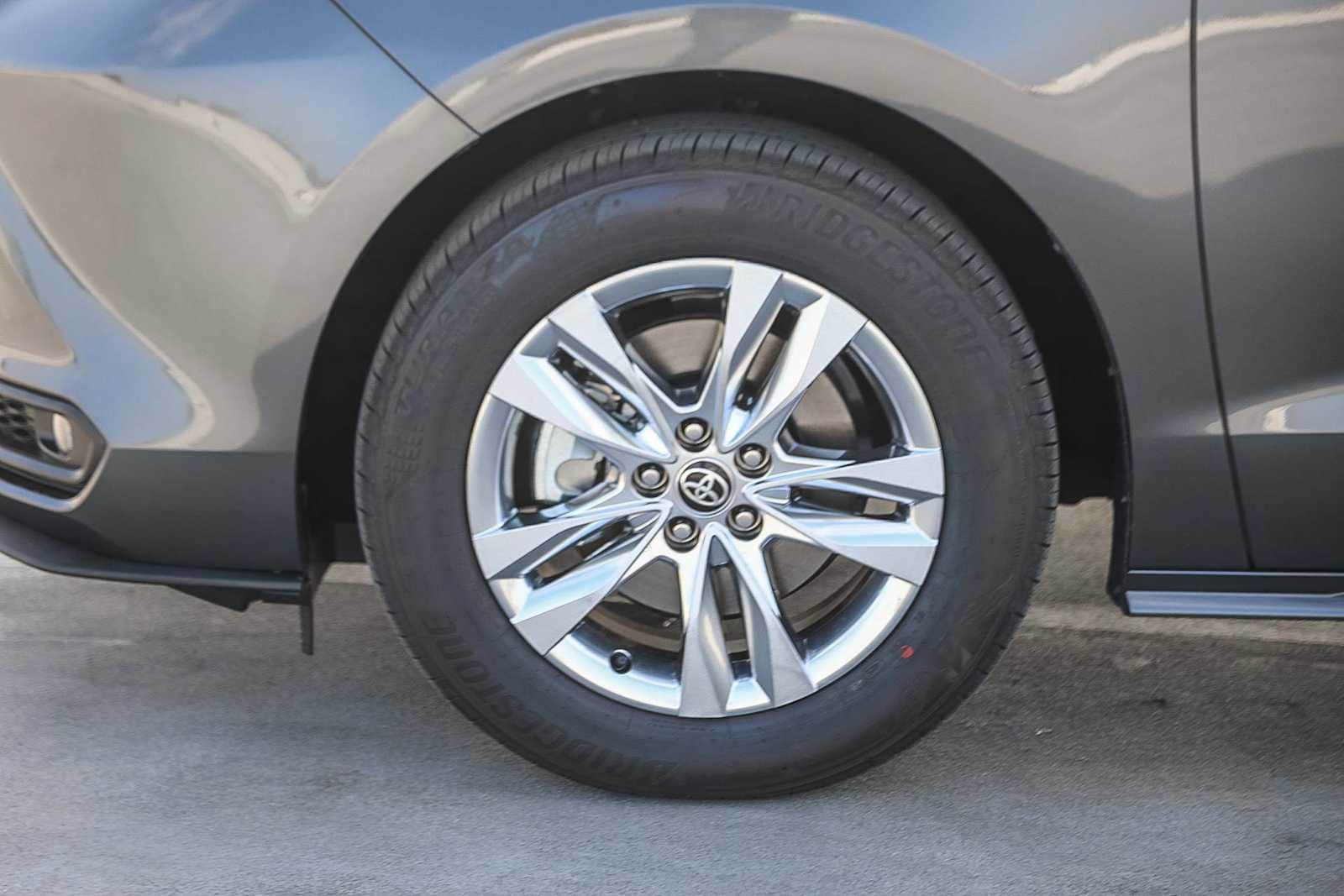 Thumbnail: 2025 Toyota Sienna - 9