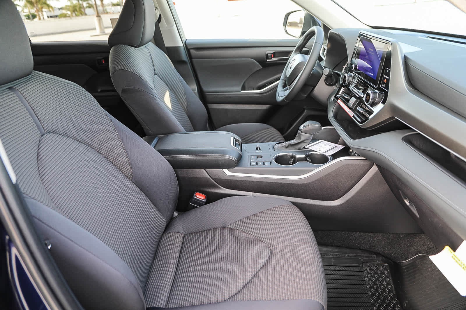 Thumbnail: 2025 Toyota Highlander - 17