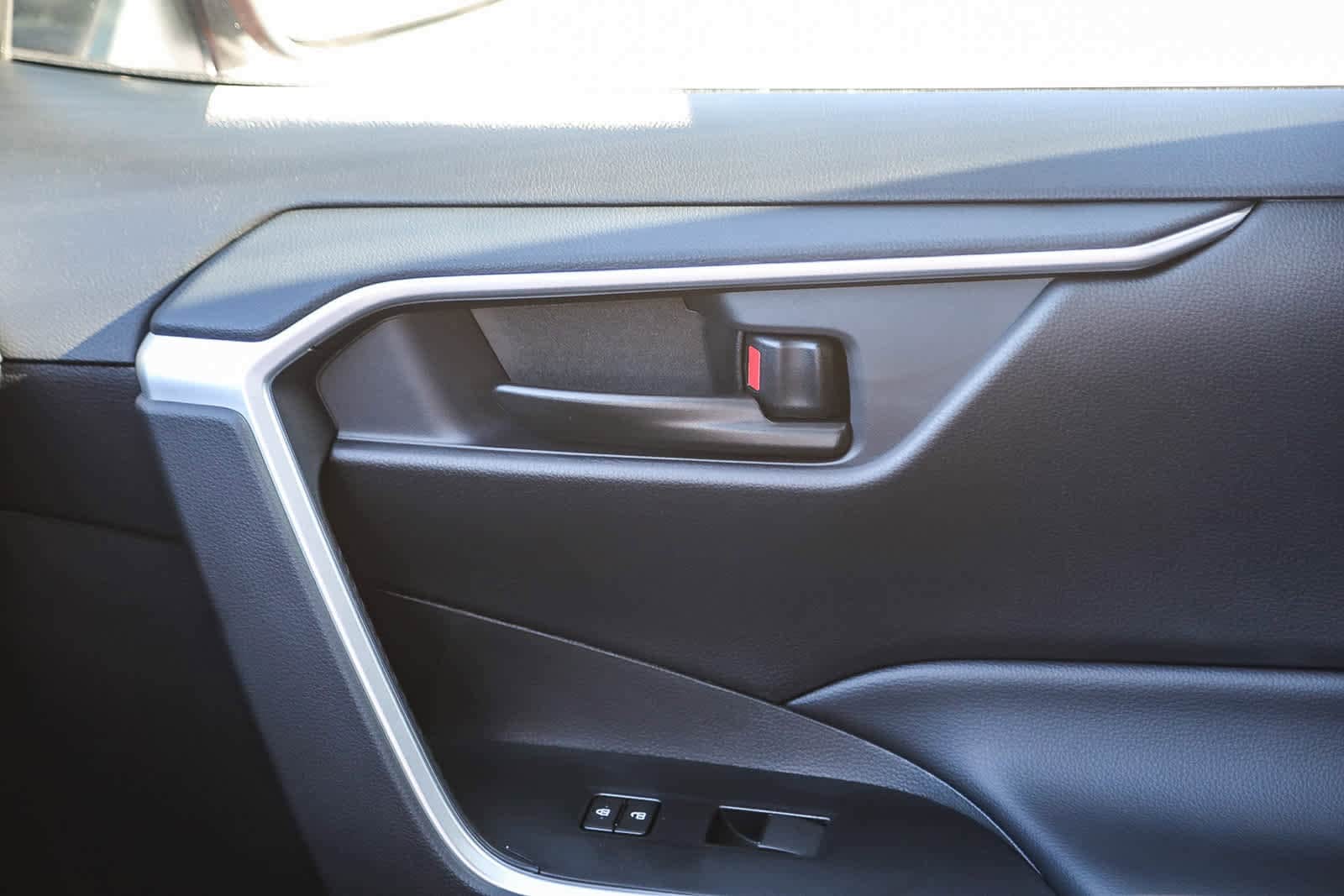 Thumbnail: 2025 Toyota RAV4 - 21