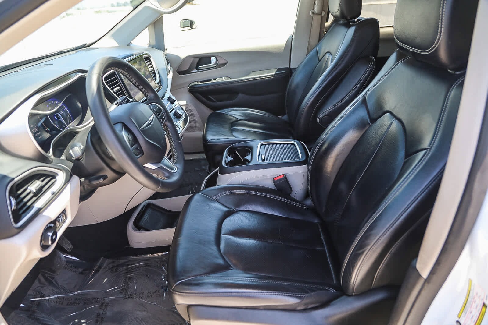 Thumbnail: 2022 Chrysler Pacifica - 16