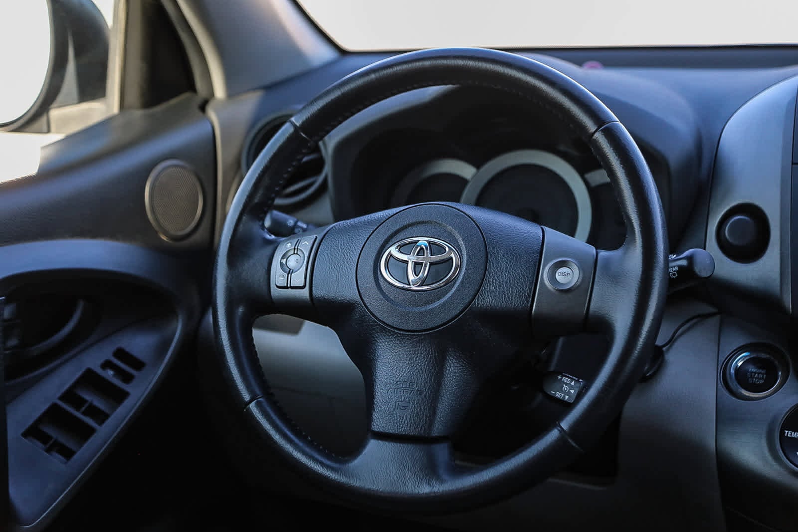 Thumbnail: 2011 Toyota RAV4 - 14