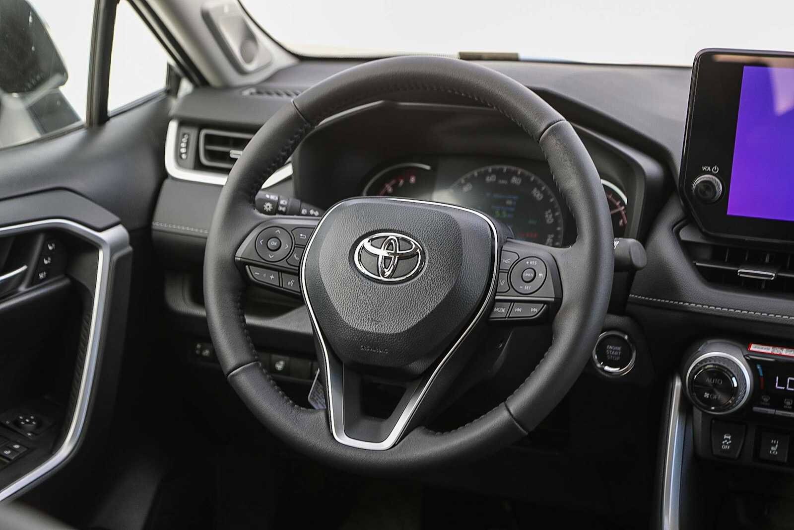 Thumbnail: 2025 Toyota RAV4 - 17