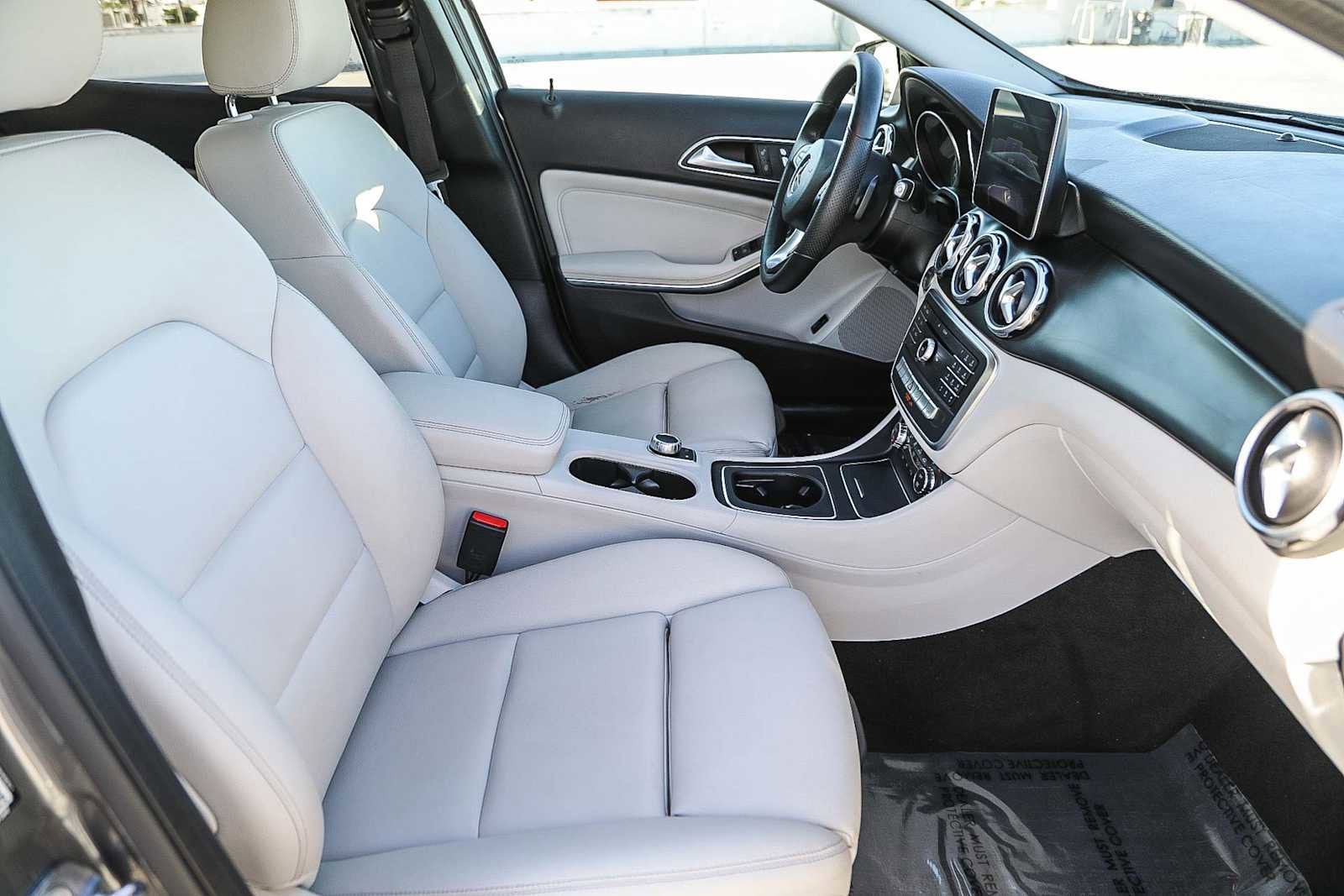 Thumbnail: 2019 Mercedes-Benz GLA - 16