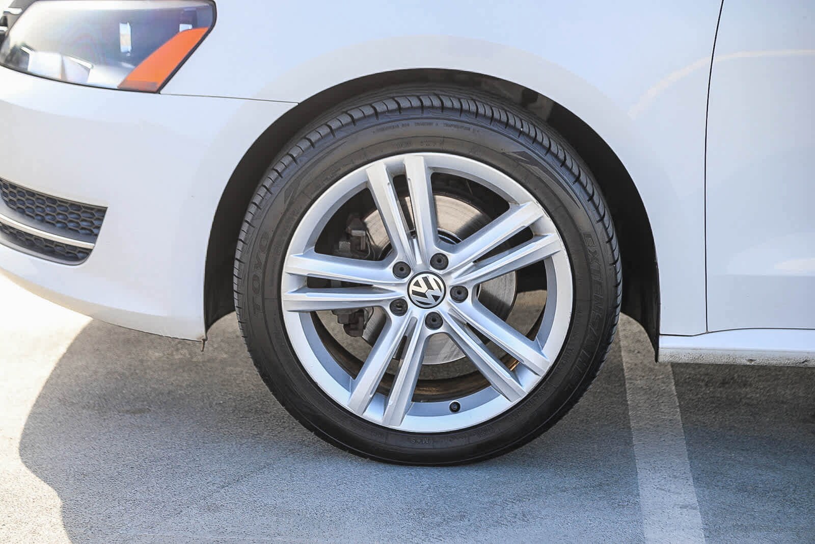 Thumbnail: 2014 Volkswagen Passat - 10