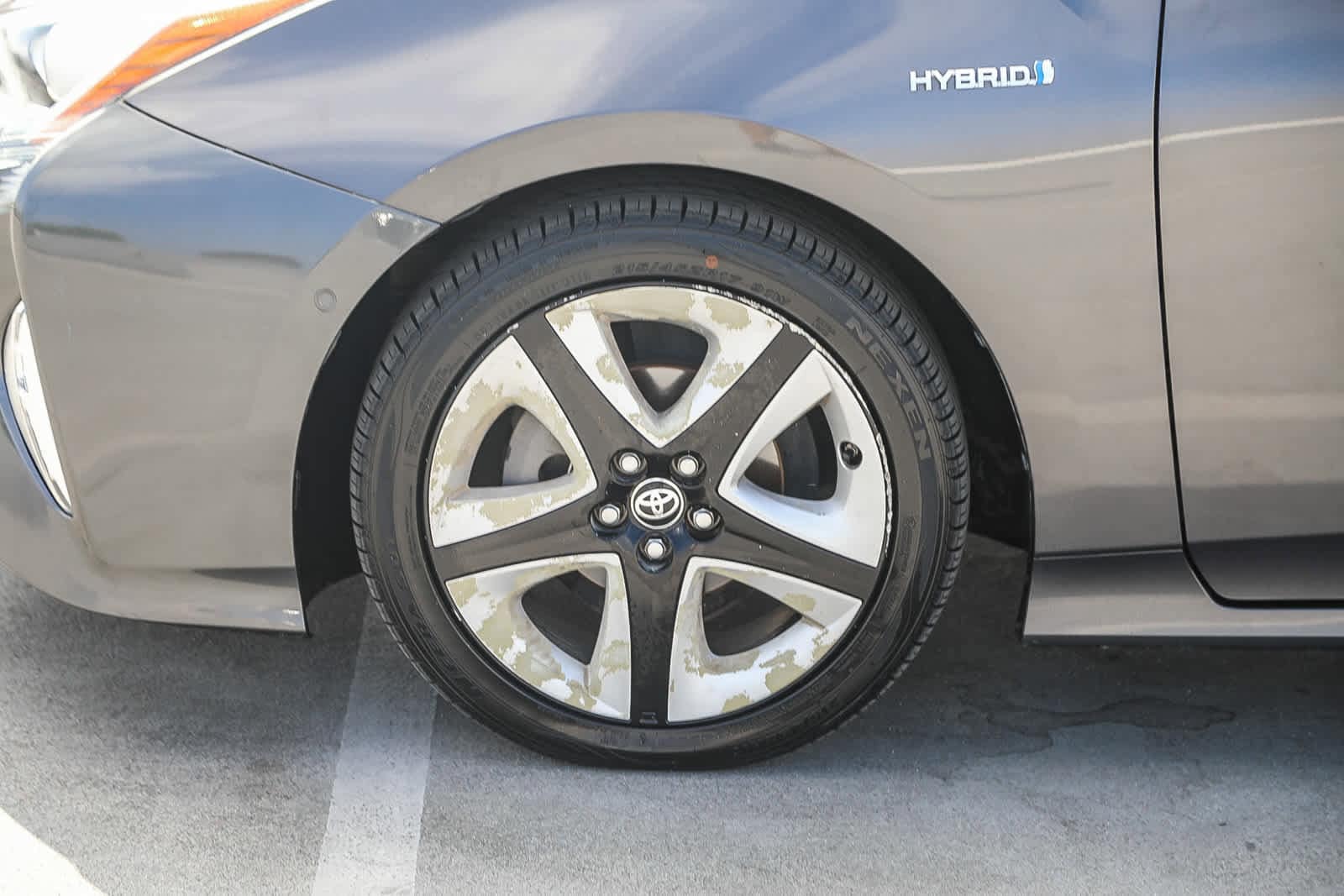 Thumbnail: 2016 Toyota Prius - 9