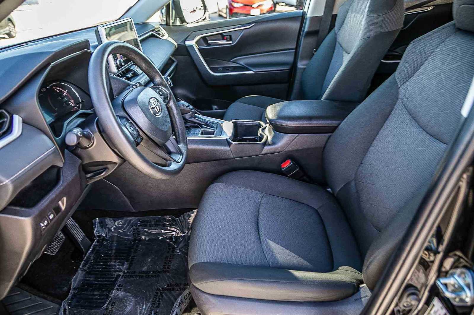 Thumbnail: 2025 Toyota RAV4 - 18