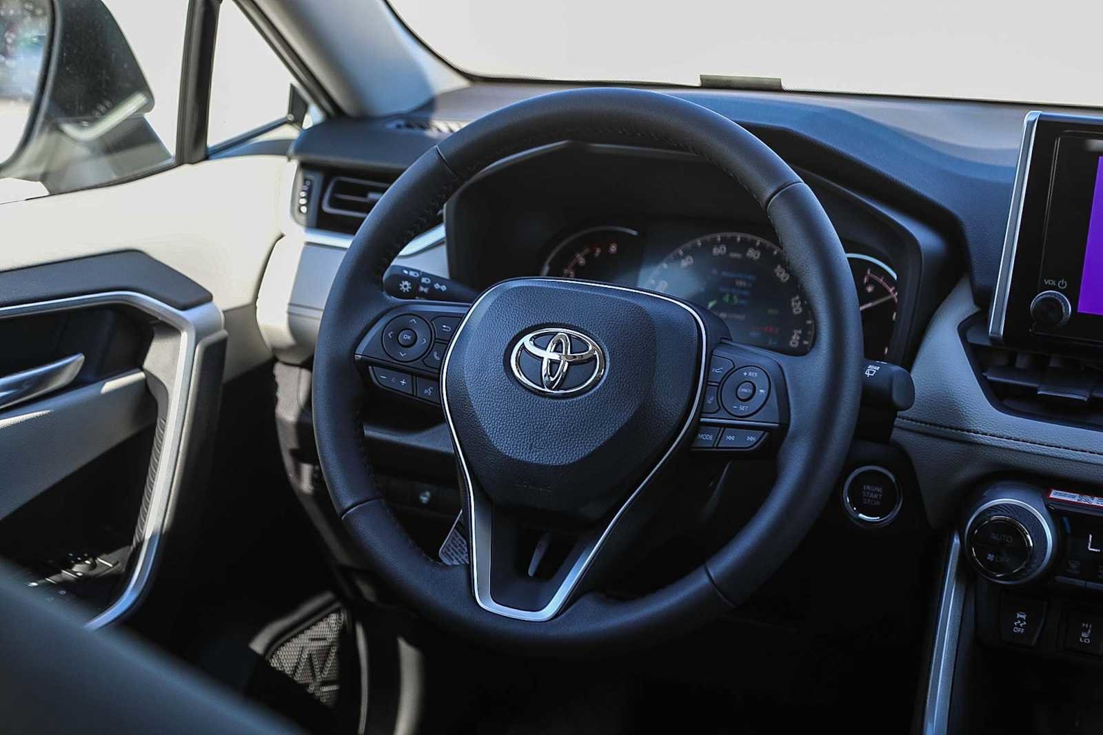 Thumbnail: 2025 Toyota RAV4 - 14