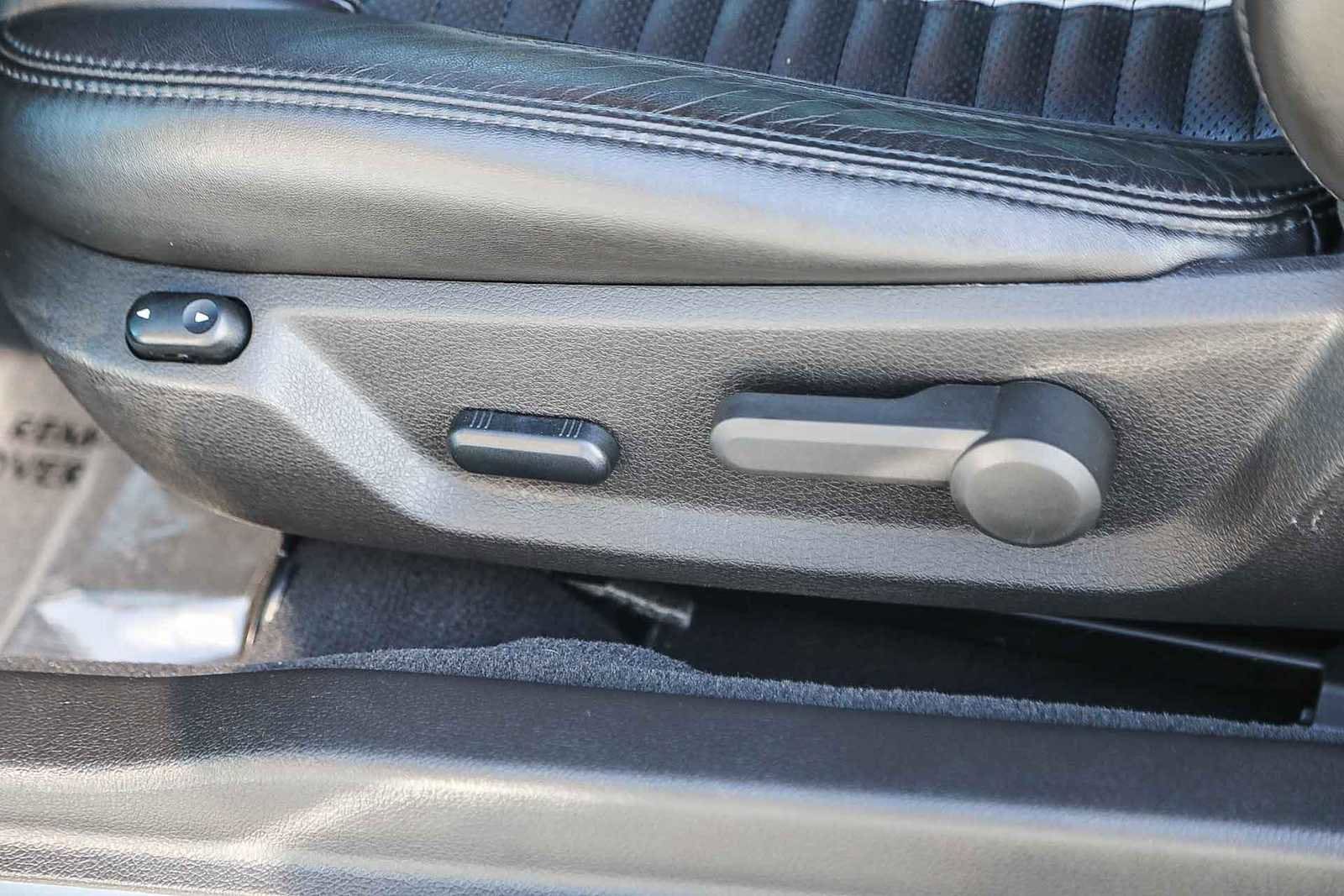 Thumbnail: 2010 Ford Mustang - 19