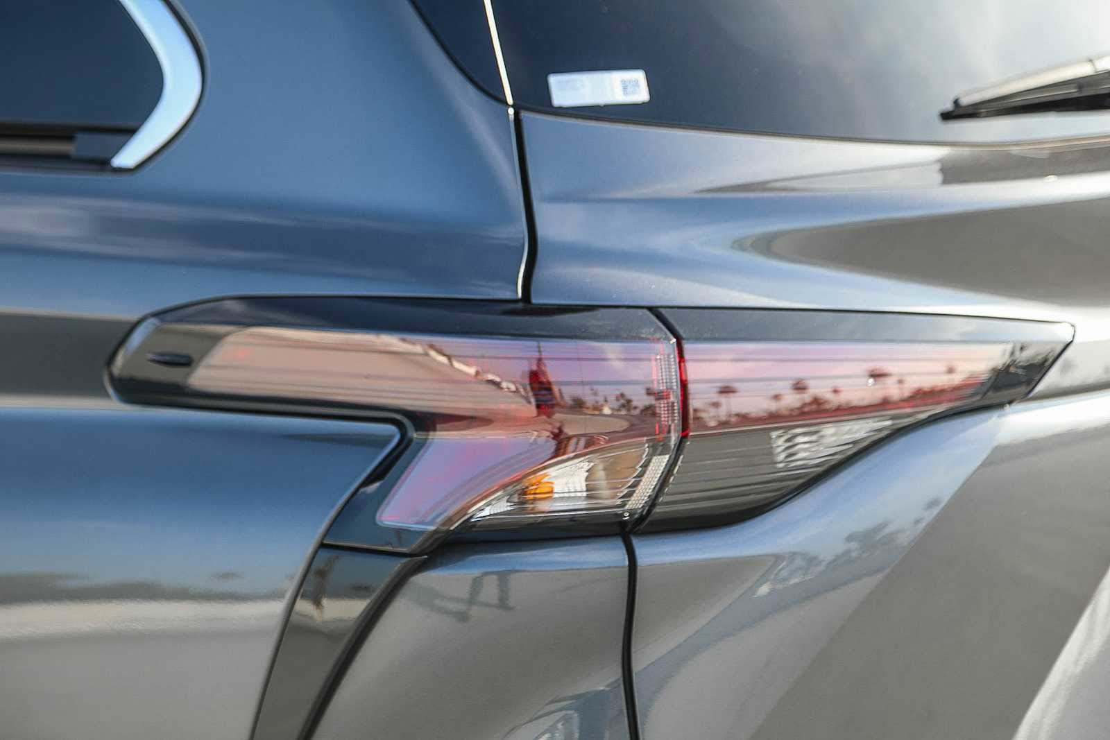 Thumbnail: 2025 Toyota Sienna - 8