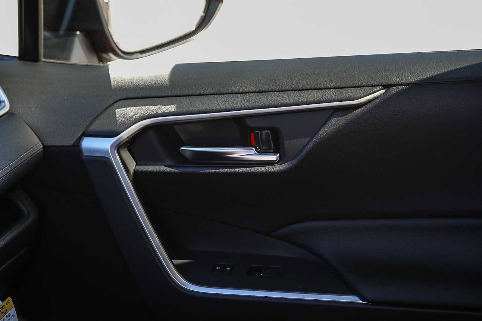 Thumbnail: 2025 Toyota RAV4 - 20