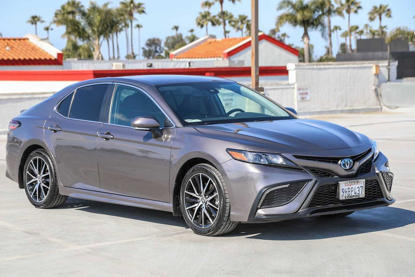 2023 Toyota Camry SE 2