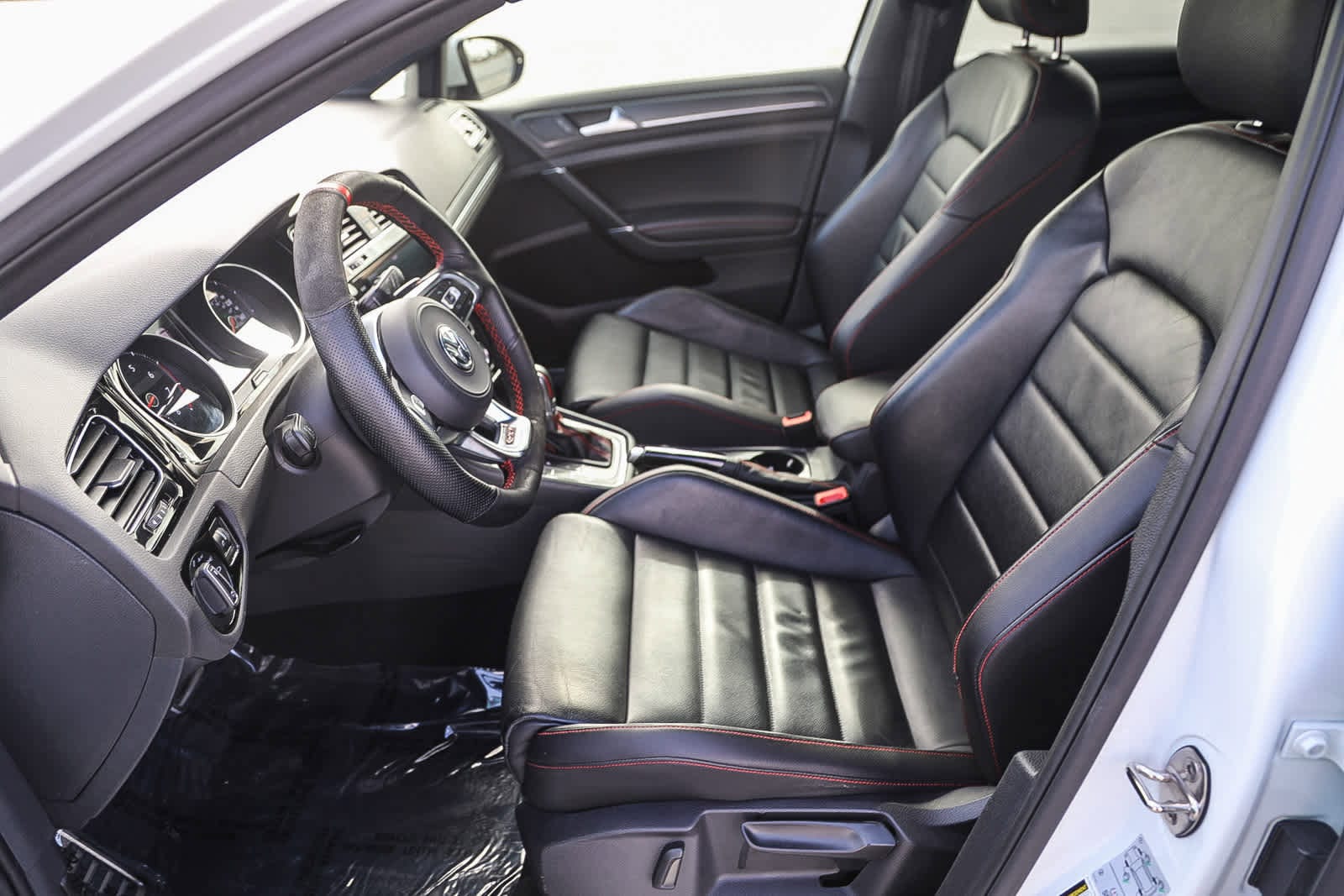 Thumbnail: 2018 Volkswagen Golf - 16