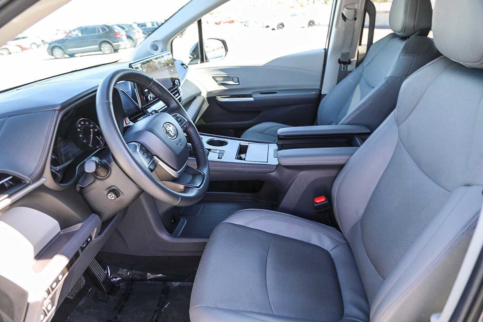 Thumbnail: 2024 Toyota Sienna - 18