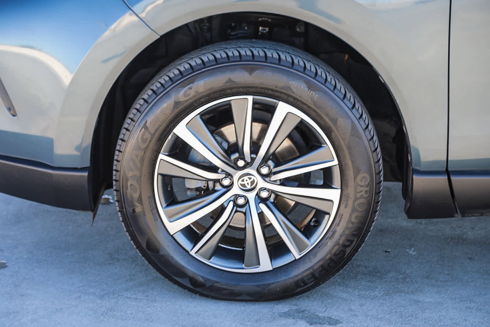 Thumbnail: 2021 Toyota Venza - 9