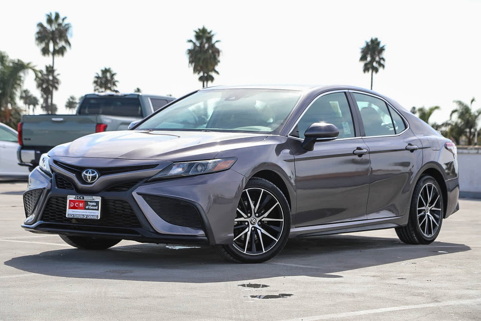 2022 Toyota Camry SE's photo