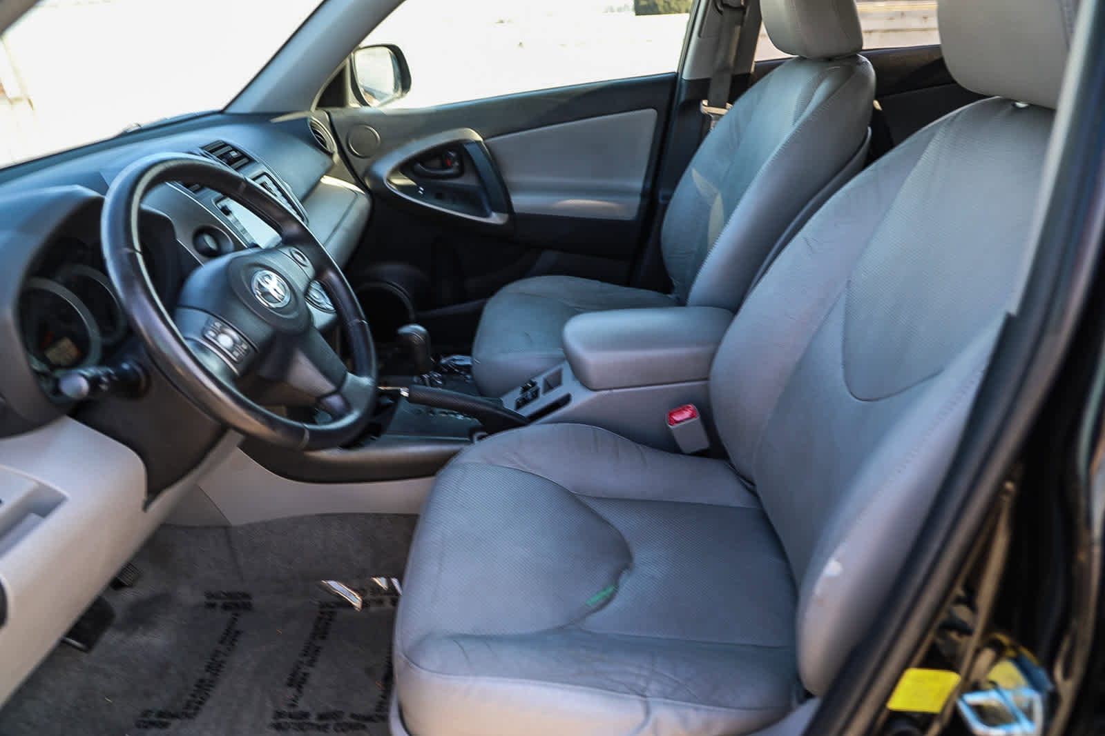 Thumbnail: 2011 Toyota RAV4 - 16