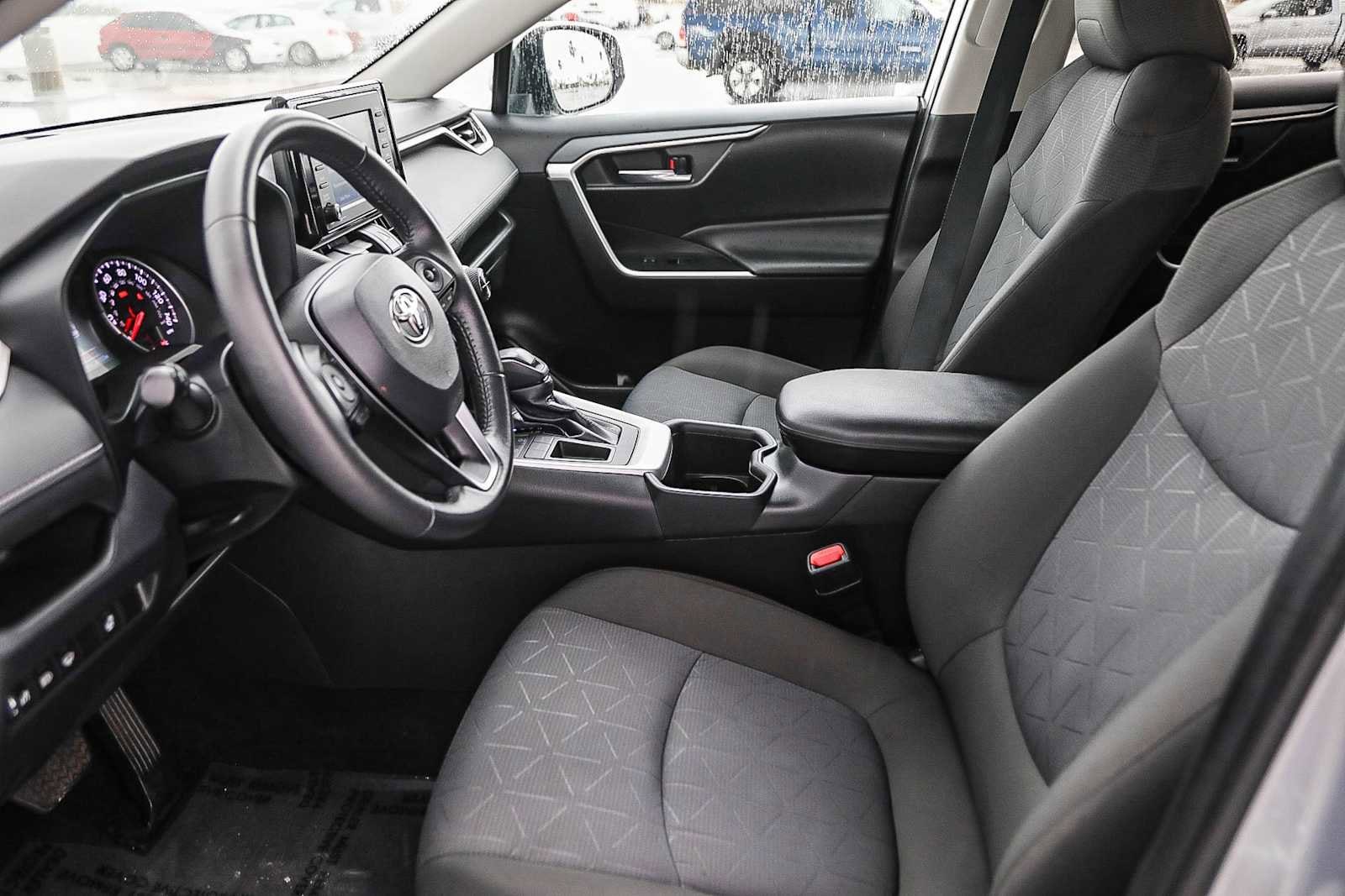 Thumbnail: 2022 Toyota RAV4 - 18