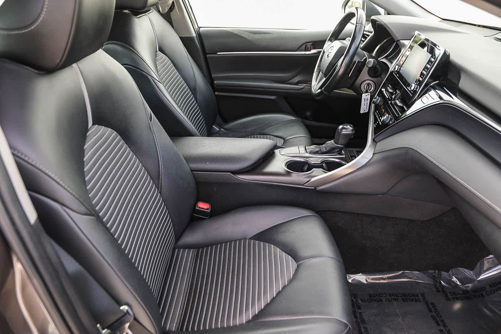 Thumbnail: 2022 Toyota Camry - 16