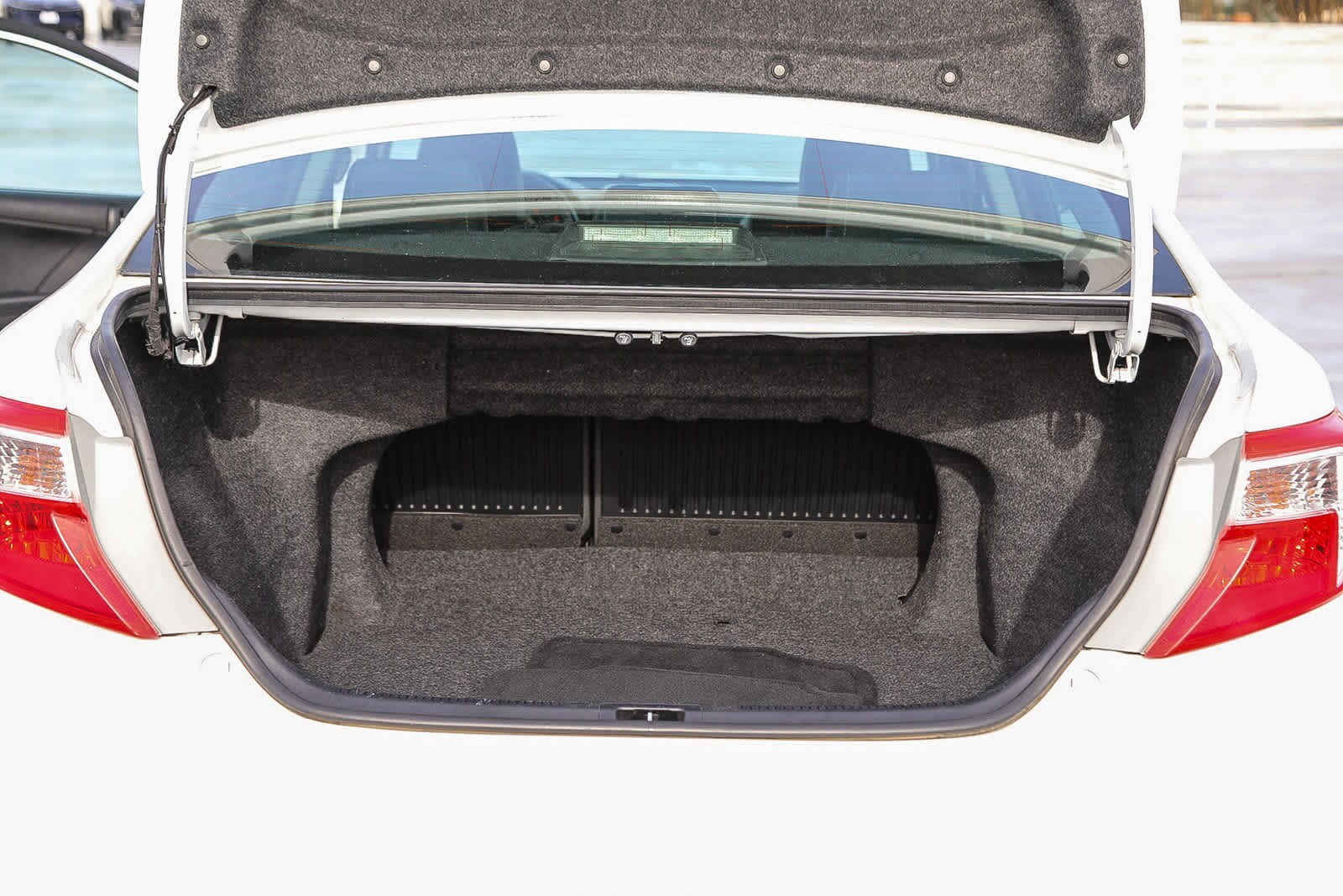 Thumbnail: 2012 Toyota Camry - 25