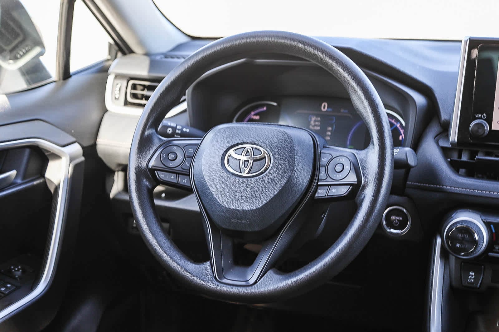 Thumbnail: 2025 Toyota RAV4 - 16