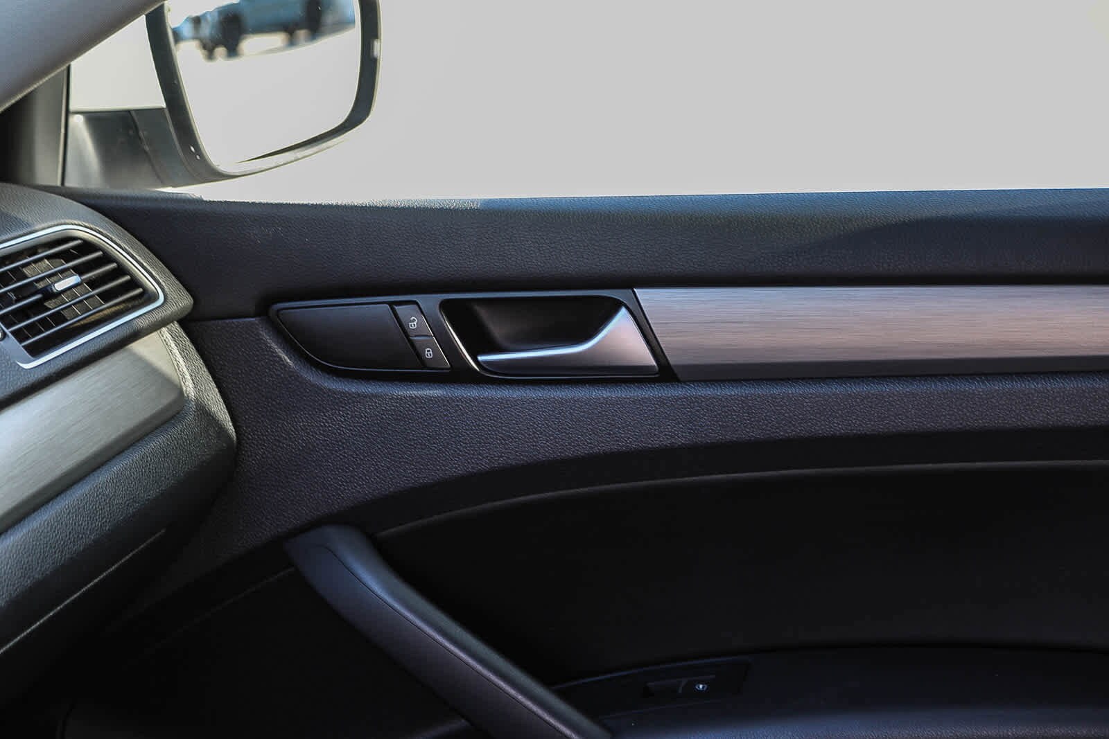Thumbnail: 2014 Volkswagen Passat - 21