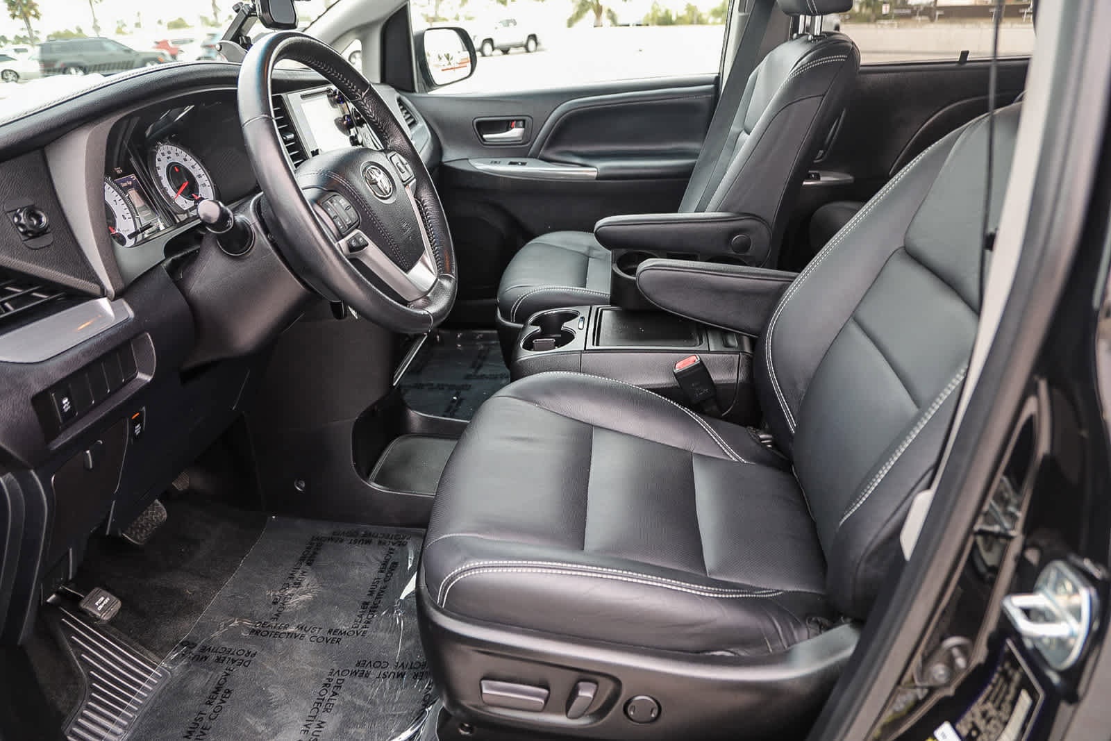 Thumbnail: 2017 Toyota Sienna - 16
