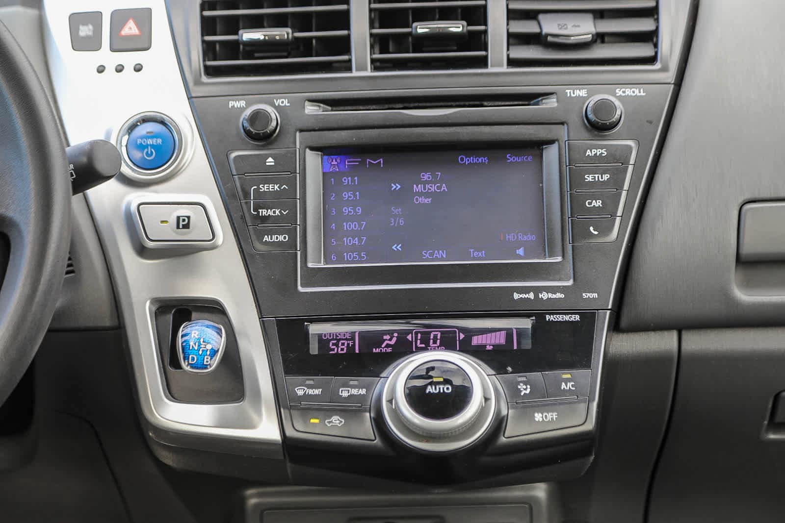 Thumbnail: 2013 Toyota Prius v - 14